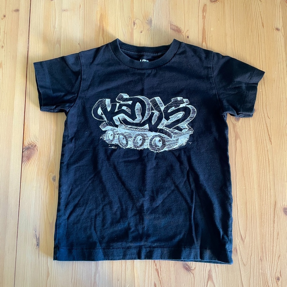UNIQLO x KAWS boy’s t-shirt black 5-6